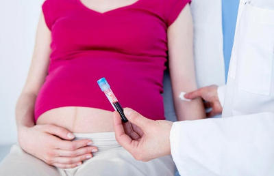 Какие обследования проходит женщина в течение беременности